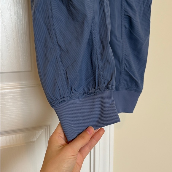 Lululemon Dance Studio Jogger in Ink Blue - Size 4 - Picture 5 of 9